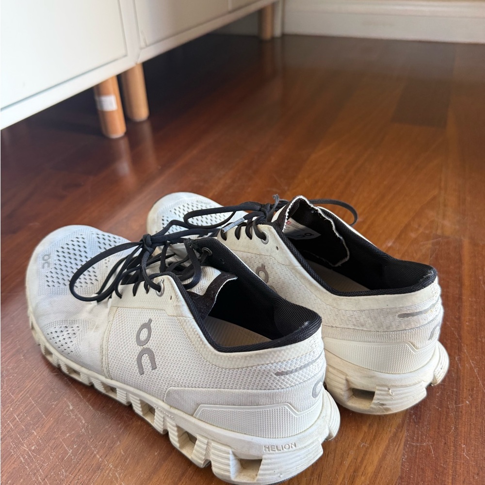 On Running White and Black Athletic Shoes - Picture 6 of 9